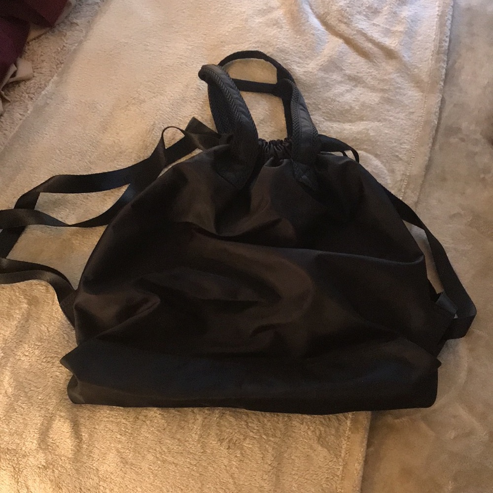 Like new backpack with tip handles - Picture 3 of 6